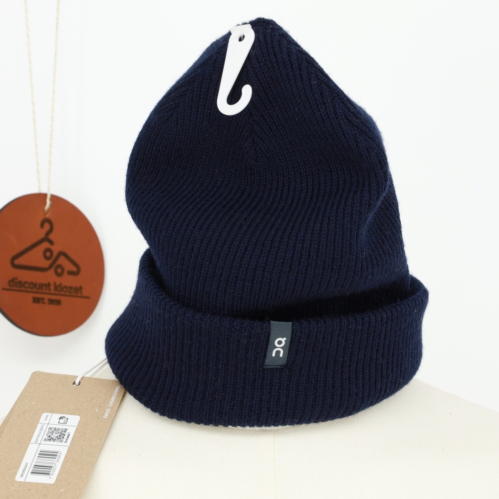 On Running Merino Beanie Midnight Navy‎ Blue 100% Wool Knit Cozy NWT Gorpcore
